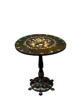 Mesa auxiliar/velador Circa 1.890.