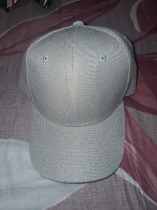 Gorra gris