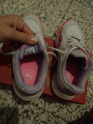 Tenis Puma blancos y rosas poco uso