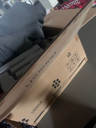 Caja con piezas de vajilla