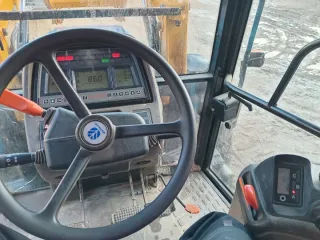Tractor New Holland con pala Tenias B4