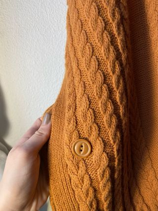 Poncho tejido color caramelo