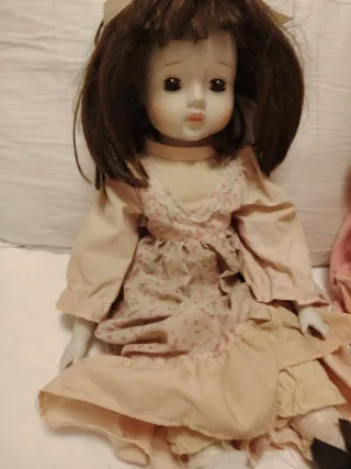 Bambole in porcellana con corpo in stoffa vintage
