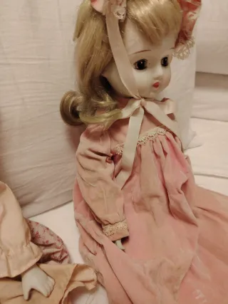 Bambole in porcellana con corpo in stoffa vintage