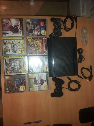 PlayStation 3 con 2 controller e 8 giochi