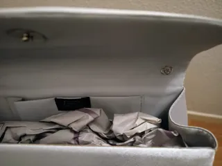 Bolso de fiesta plateado y blanco