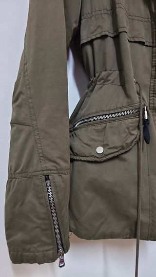 Parka verde militar Bershka mujer Talla S