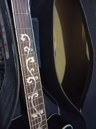 Guitarra Electroacústica Negra