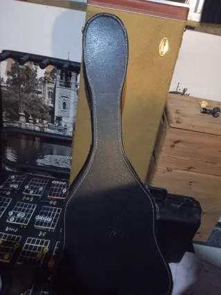 Guitarra Electroacústica Negra