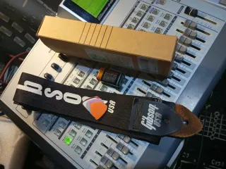 Guitarra Electroacústica Negra