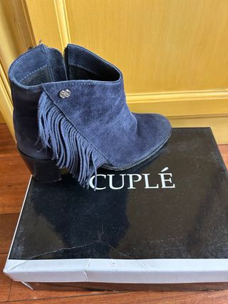 Botines azules con flecos