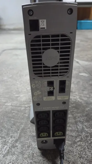 UPS APC Back-UPS RS 1000