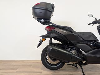 YAMAHA XMAX 300 TECH MAX 2025