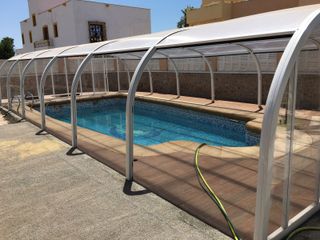 SUELOS LAMINADOS Y TARIMAS PARA PISCINA