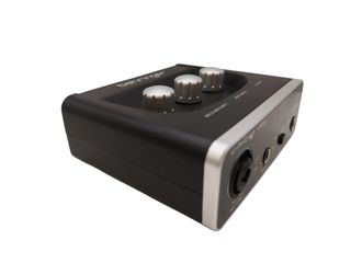 INTERFAZ AUDIO USB BEHRINGER U-PHORIA UM2 + CABLE