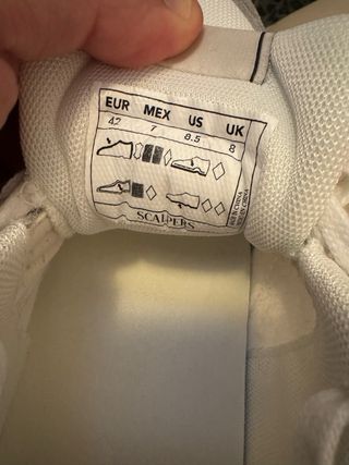 Zapatillas Scalpers grises y blancas