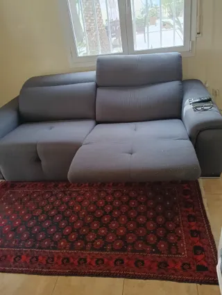 Divano relax elettrico grigio, ha diverse posizioni