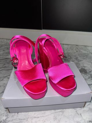 Zapatos de tacón dorados y plateados T36