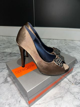 Zapatos de tacón dorados y plateados T36