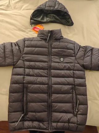 Chaqueta acolchada gris con capucha