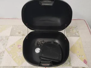 Arcón de moto negro