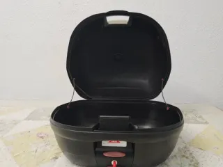 Arcón de moto negro