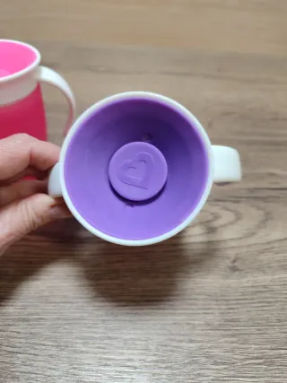 2 Vasos Anti goteo Munchkin y el tercero de regalo