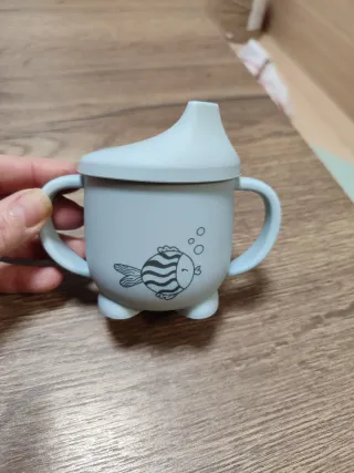 2 Vasos Anti goteo Munchkin y el tercero de regalo