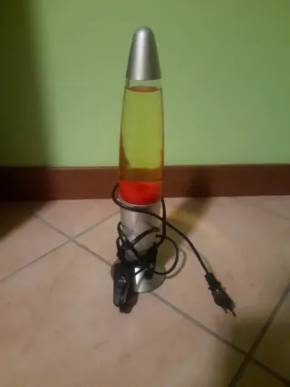 Lampada lava rossa