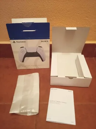Cajas vacías PS5 y Mando DualSense