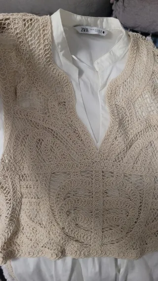 Abito Zara bianco con gilet beige