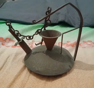 Vecchia lampada ad olio in rame/ottone