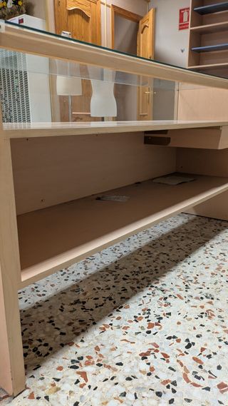 Mostrador expositor tienda madera y cristal