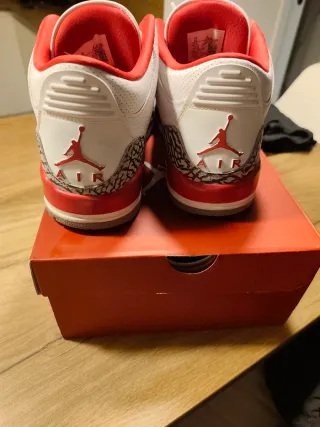 Air Jordan 3 Cardinal red
