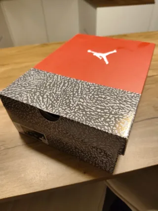 Air Jordan 3 Cardinal red