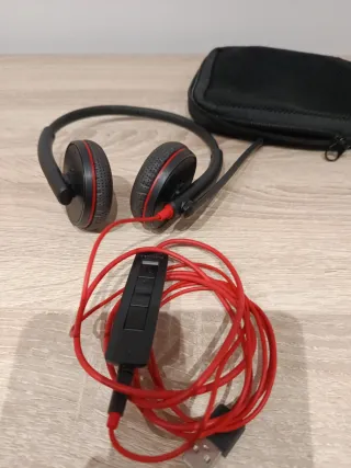Cascos Plantronics Negros y Rojos