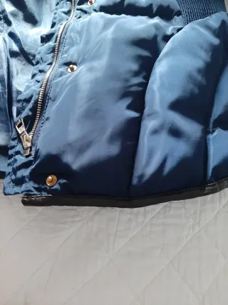 Abrigo acolchado azul marino