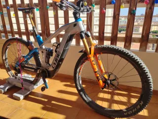 CUBE STEREO HYBRID ACTION TEAM 2021 Talla L