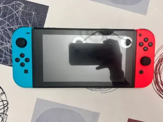 Nintendo Switch + 4 juegos y accesorios