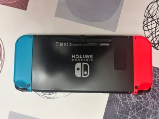 Nintendo Switch + 4 juegos y accesorios