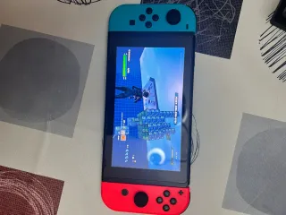 Nintendo Switch + 4 juegos y accesorios