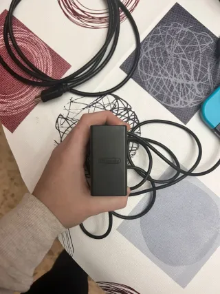 Nintendo Switch + 4 juegos y accesorios