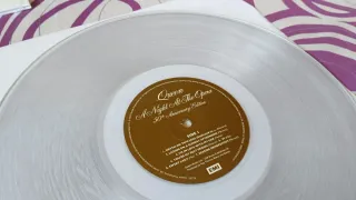 Queen - A Night At The Opera 50 Aniversario