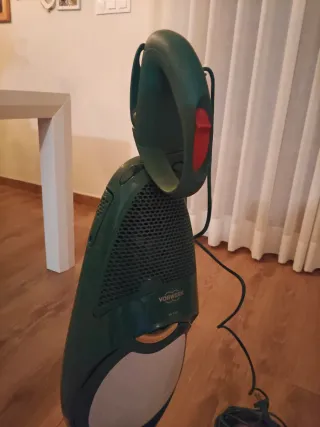 Aspiradora Kobold VK140 con accesorios