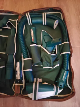 Aspiradora Kobold VK140 con accesorios