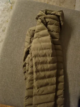 Chaqueta Helly Hansen verde plumas a estrenar