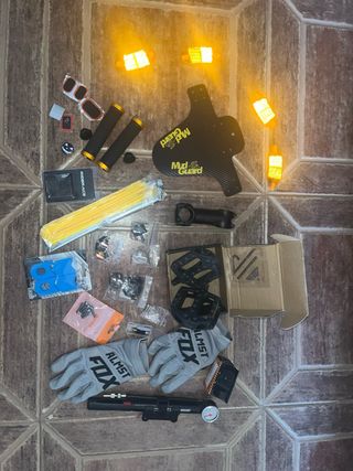 Kit Accesorios Bicicleta: Pedales, Inflador y Más