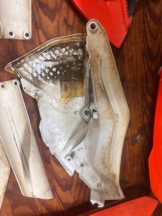 Plastica ktm60€ y asiento 70€