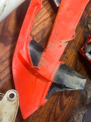 Plastica ktm60€ y asiento 70€