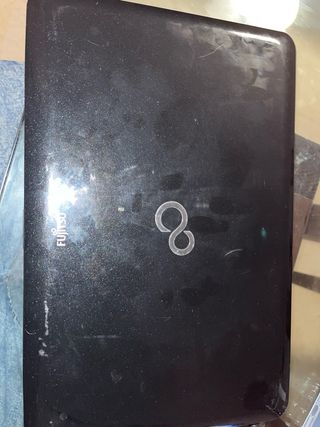 Fujitsu LIFEBOOK AH531 Portátil